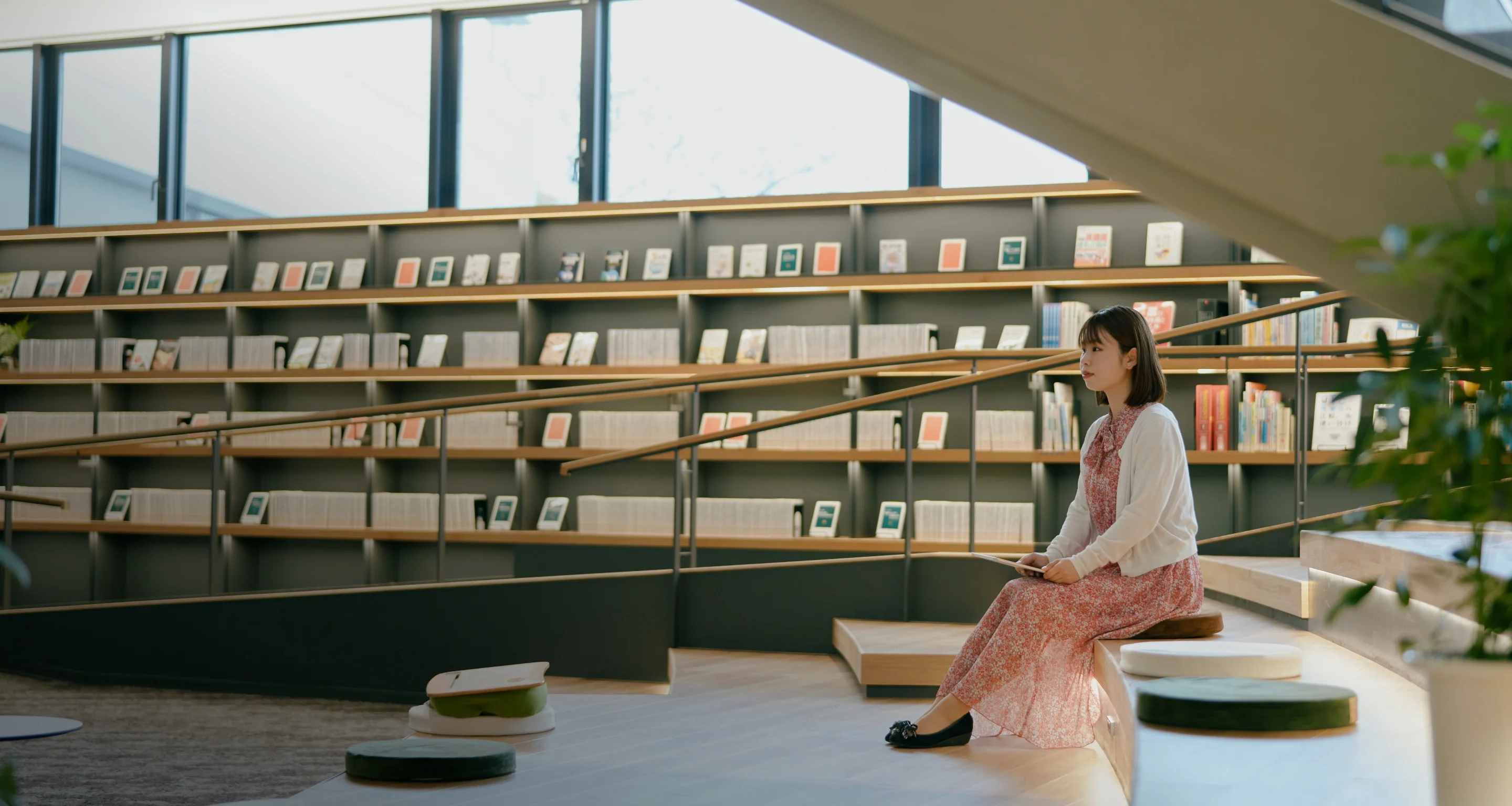 BOOK LOUNGE